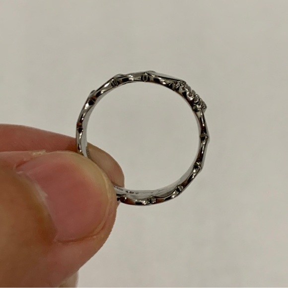 Michael Kors Silver-Tone Heart Eternity Ring Band Size 7 - Picture 7 of 13